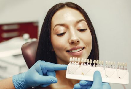 How to Get Porcelain Veneers in Manchester